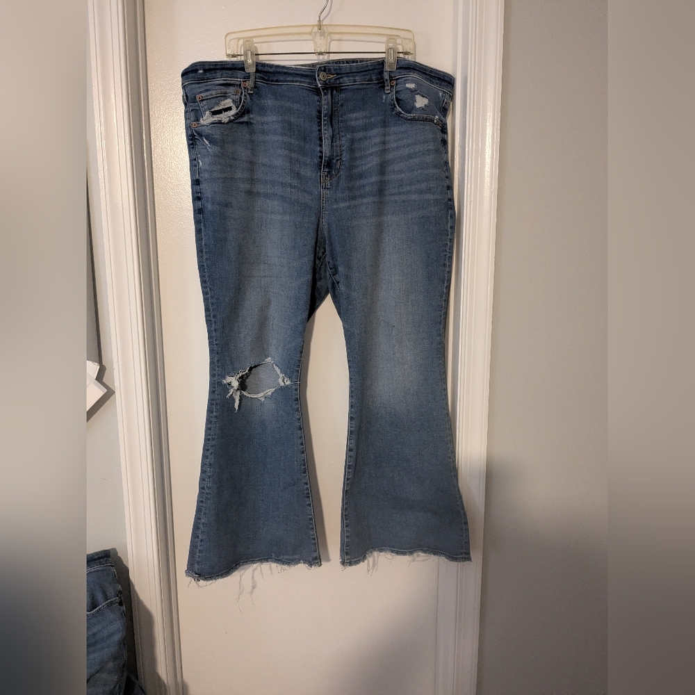 American Eagle Super High Rise Ripped Flare - Picture 5 of 10